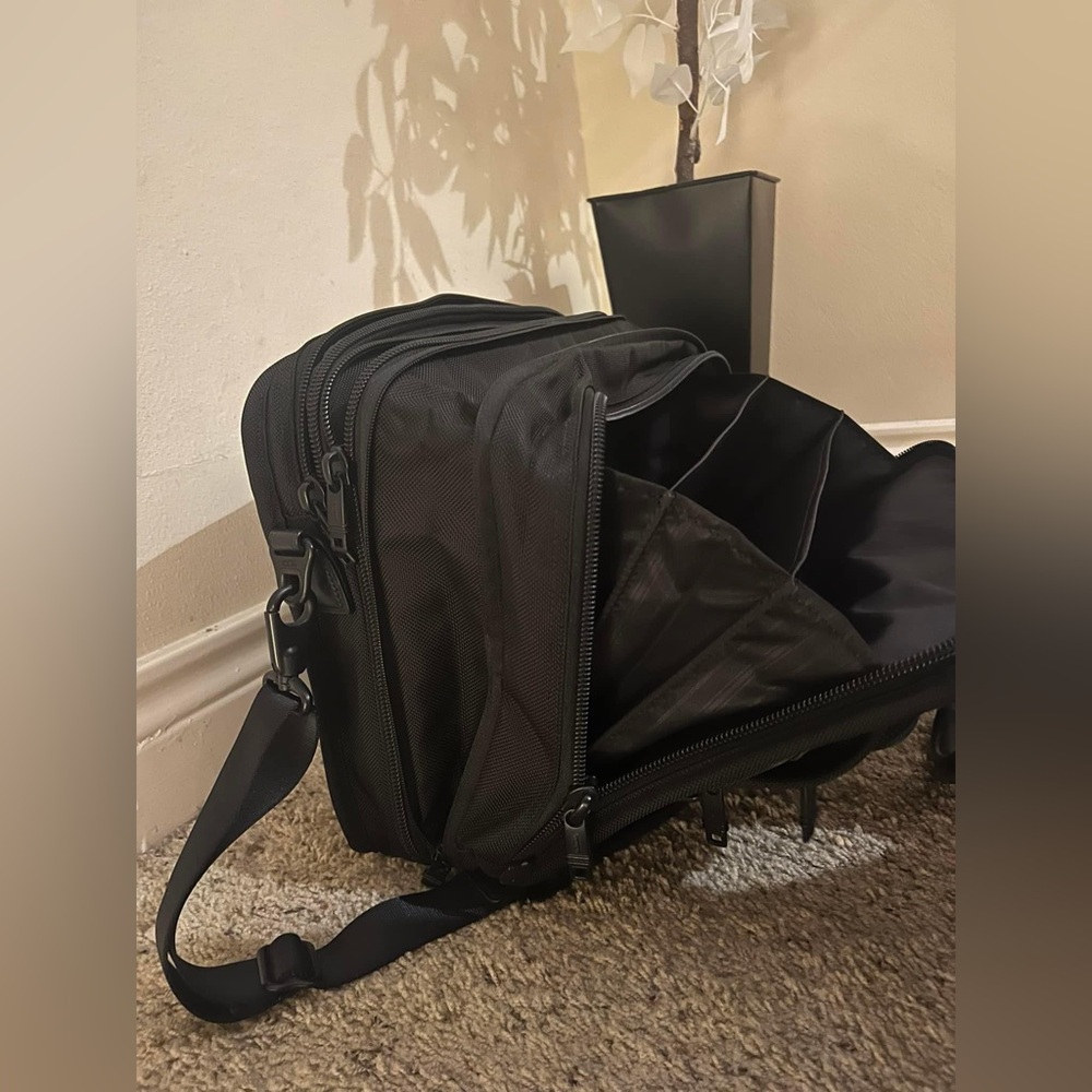 TUMI BRIEFCASE/LAPTOP BAG - Picture 3 of 8